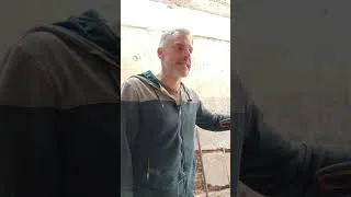 Miniature : L'apprenti bricolier va-t-il rater son poteau béton?