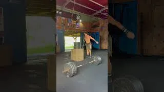 Miniature : Deadlift et 3 #crossfit #motivation #lifeisbutadream box jumps 1m12 !