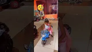 Miniature : Elle roule sur la moto