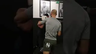 Miniature : Le fer aiguise le fer … ⚔️ cours de kickboxing PRO à la Atch ACADEMY #mma #kick #fight #fitness