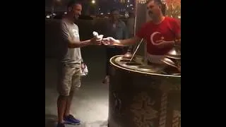 Miniature : À Doha avec Taoufik MAKHLOUFI avant son 1500m : IAAF WORLD CHAMPIONSHIPS 2019