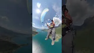Miniature : Parapente au Lac D'Annecy: Comment s'amuser un peu 😜 #shorts
