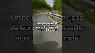 Miniature : Il s'envole avec sa moto 🤯 #bike #moto #route