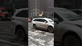 Miniature : NEW YORK CITY SOUNDS : THE AMBULANCE