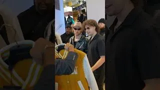 Miniature : SE FAIRE PASSER POUR JUSTIN BIEBER CHEZ LOUIS VUITTON ! #batflunch #humour #prank #justinbieber