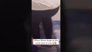 Miniature : 🚪👁️ When messi sleeps in the room next to you... #messi #copaamerica #argentina #surprise