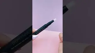 Miniature : Le stylo à glisser de toute urgence dans sa trousse... de beauté 🤫