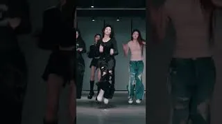 Miniature : Hearts2Hearts - 'FOCUS' Dance Mirrored (Break ver.)