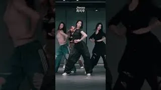 Miniature : Hearts2Hearts - 'FOCUS' Dance Mirrored
