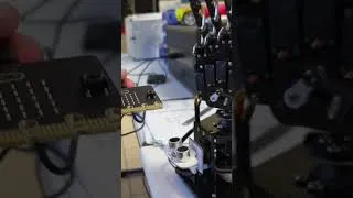 Miniature : Uhandbit commandé par Micro:bit avec l'accéléromètre