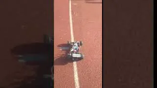 Miniature : Suivi de ligne de piste d'athlétisme  voiture 1/10