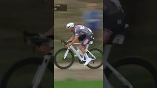 Miniature : E duel sur Paris Roubaix #shorts #parisroubaix