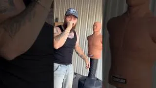 Miniature : Un BOB sans bras dans un club de bras de fer 🤣
