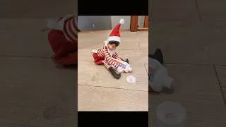 Miniature : Le lutin farceur pique le dentifrice de mon fils… mais Hulk veille ! 💚🧼 #noel #christmas #ia #hulk