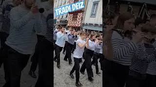 Miniature : 📍 Le défilé du Tradi Deiz dans les rues de Vannes 🎶🎵🎶 #shorts #breizh