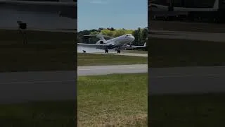 Miniature : Le Bombardier Global 8000 atterrit à East Hampton