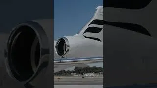 Miniature : Global 8000 : atterrissage sur une piste de 4 897 pieds | Carlsbad #LandingMatters