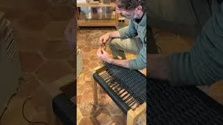 Miniature : Banquette Piano en Corde Danoise #woodworking #ebenisterie