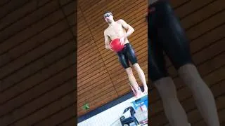 Miniature : swimming start with 1 medecine ball