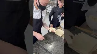 Miniature : Comment réaliser une viennoiserie en forme de fleur 🌸 #bakery