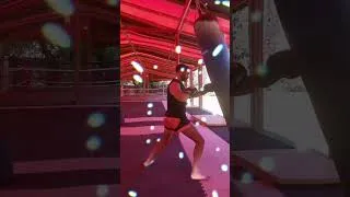 Miniature : POV :Quand t'aime un peu trop le Muay thaï ❤️ #muaythaicombos #boxing #muaythaitraining #kickboxing