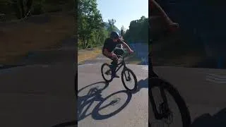 Miniature : Test de Sauts et Figures Freestyle à vélo - Pumptrack - Tricks - Jump
