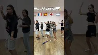 Miniature : QUI VA GAGNER LA COUPE DU MONDE ? Dai dai Shakira #dance #gym #shorts