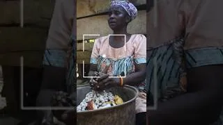 Miniature : Madame Mbella subit de plein fouet les impacts d'un barrage.