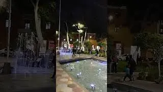 Miniature : La Plaza de Armas de Ica et ses fontaines luminescentes après la tombée de la nuit #pérou #ica