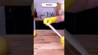 Miniature : Arrête de te battre avec ta planche à découper qui glisse ! Astuce facile pour la garder en place 👌