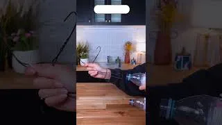 Miniature : Marre de toujours repasser ? Essaie cette astuce pour accrocher tes pulls sans les froisser 😍