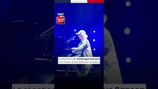 Miniature : La réaction de Véronique Sanson à la vision d’une bête sur le piano ❤️