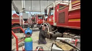Miniature : Les véhicules des pompiers endommagés par les incendies sont réparés dans cet atelier