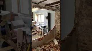 Miniature : CASSER UN MUR CHEZ LE VOISIN