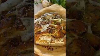 Miniature : Le VRAI Garlic Bread gratiné - Pain à l'ail pull apart au fromage INRATABLE !
