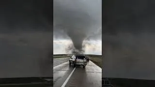 Miniature : 🌪️ Des alertes de tornade se sont déclenchées et la situation est CHAOTIQUE ! 😱 #tornado   #milton