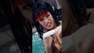 Miniature : Ils terminent dans la piscine... mais pas comme vous imaginez !