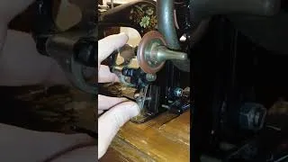 Miniature : Bobineuse de machine à coudre ancienne