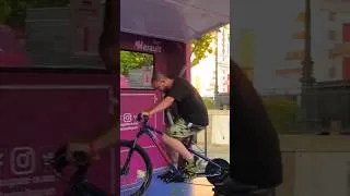 Miniature : quand tu veux faire le défi des 34 km et qu'on te dit que Richard Virenque pédale à l'envers 🤣