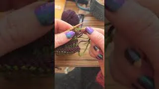 Miniature : Faire suivre le fil pour les rayures à plat (tutoriel tricot)