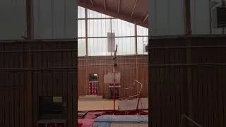 Miniature : Sortie double avant aux barres asymétriques #acrobatics #unevenbars #gymnastics