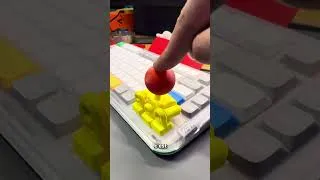 Miniature : J’ai imprime un truc inutile… ou pas ? Un joystick qui se clippe directement sur les fleches #Shorts