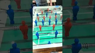Miniature : Le traditionnel tournoi de babyfoot du Collège Bart, c'est un vibe.