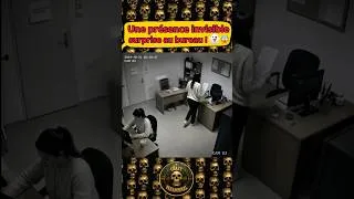 Miniature : 🚨 Une présence invisible filmée en plein bureau ! 👻