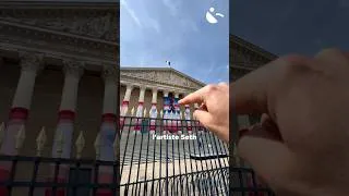 Miniature : Une œuvre de Seth à ’Assemblée nationale !