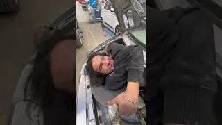 Miniature : On ne s’attendait pas à le retrouver dans le réacteur d’avion de la Twingo jet de 2400 cv 😂