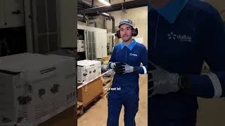 Miniature : Technicien d'exploitation dans le plus grand aquarium d'Europe