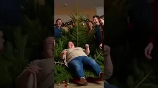 Miniature : Elle n'aime pas le sapin de Noël #ia #humour #funny