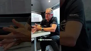 Miniature : Le briefing d’avant-course, c'est tout un art. #cycling #tourdefrance #briefing