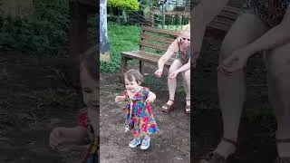 Miniature : À 15 mois… déjà impossible à suivre 😂